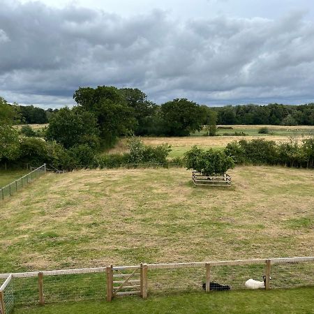 Dereham A Newly Renovated, Cosy Escape In The Beautiful Shepherd'S Cottage المظهر الخارجي الصورة