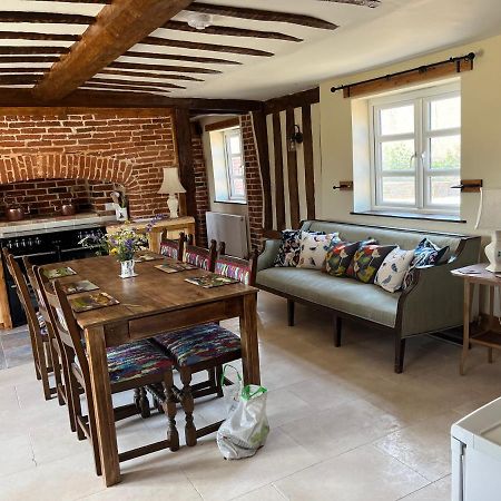 Dereham A Newly Renovated, Cosy Escape In The Beautiful Shepherd'S Cottage المظهر الخارجي الصورة