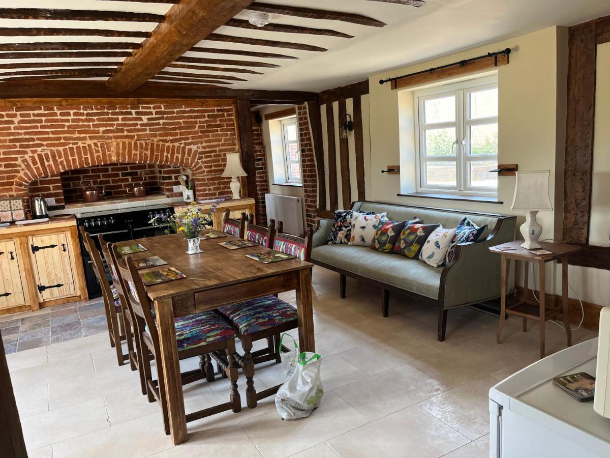 Dereham A Newly Renovated, Cosy Escape In The Beautiful Shepherd'S Cottage المظهر الخارجي الصورة